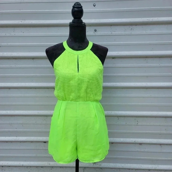 Very J Yellow Women's Halter Front Keyhole Open Back Polyester Short Romper M - Picture 1 of 15